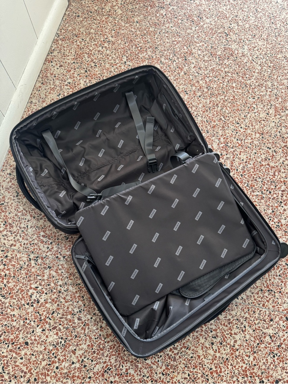 Away Black Softside Carry-On Rolling Spinner Suitcase Luggage - Picture 13 of 15